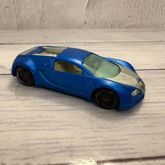 Hot Wheels Blue Silver Bugatti Veyron 2002 Mattel (SKU: 220TO) - Picture 2 of 5